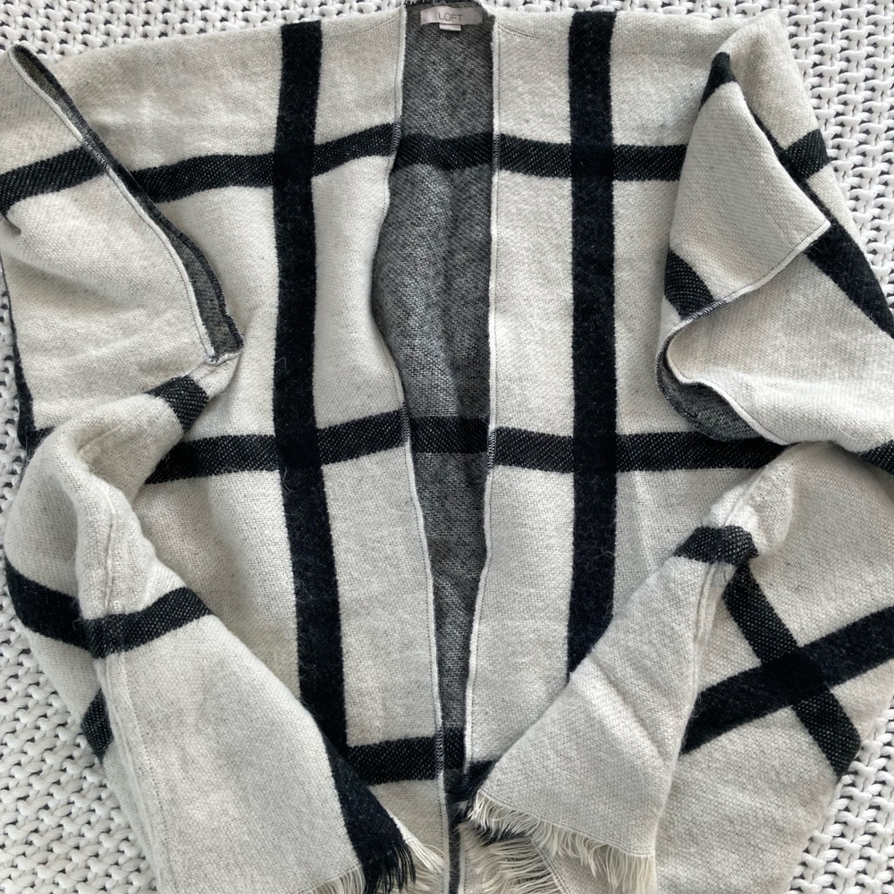 Loft Cream/Black Open sweater. Acrylic. Size S.